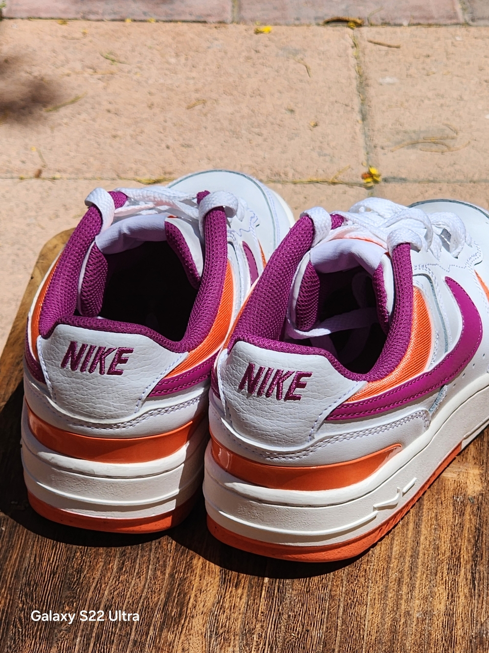 Nike Women’s Gamma Force White Hot Fuchsha Wild Mango Sneaker Size 7,5 - Picture 6 of 7